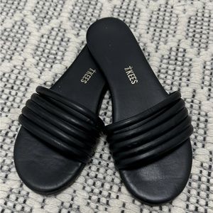 TKEES black strappy slides size 6